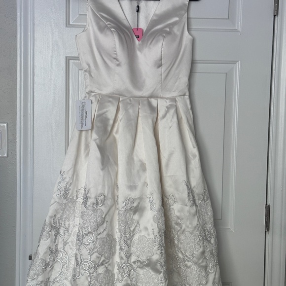 Chi Chi London Pearl ivory dress wedding or cocktail - Picture 12 of 14